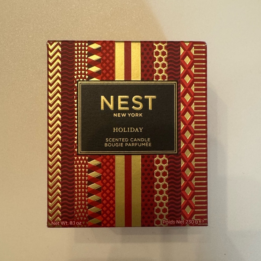 NEST Fragrances Holiday Scented Candle - Red and Gold